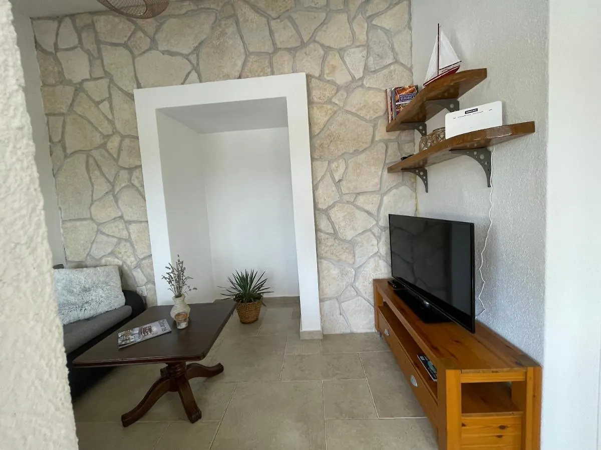 Lovely Holiday Home With Private Pool Fjaka, Zadar Region Bulic