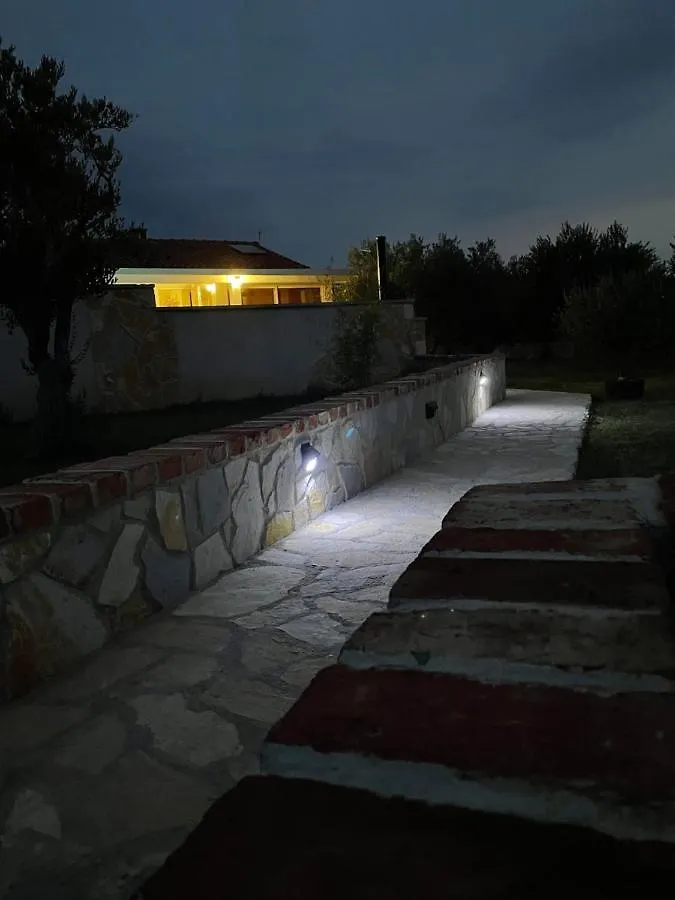 Lovely Holiday Home With Private Pool Fjaka, Zadar Region Bulic