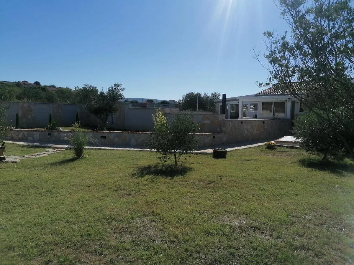 Lovely Holiday Home With Private Pool Fjaka, Zadar Region Bulic