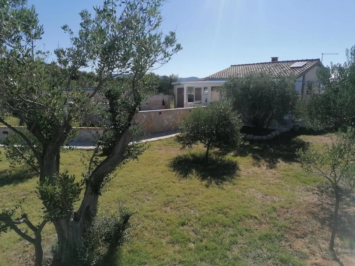 Lovely Holiday Home With Private Pool Fjaka, Zadar Region Bulic