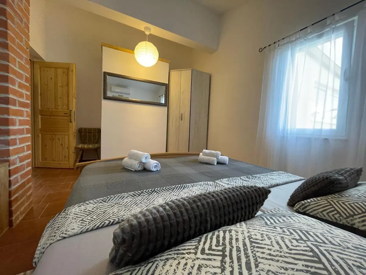 Lovely Holiday Home With Private Pool Fjaka, Zadar Region Bulic
