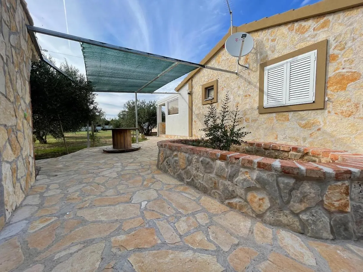 Lovely Holiday Home With Private Pool Fjaka, Zadar Region Bulic